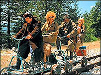 "زندگی يک معجزه است" شاهکار امير کوستوريکا درباره جنگ است و دعوای بوسنايی ها و سرب ها