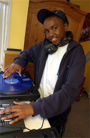 Daniel de Gale at the turntable