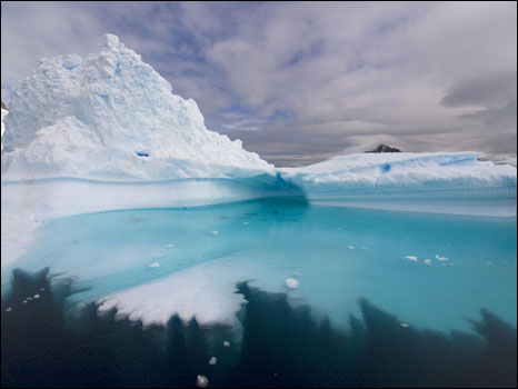 Fotos das esculturas naturais na Antártida (STEVEN KAZLOWSKI / BARCROFT)
