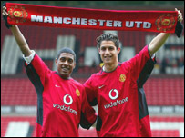 Kleberson e Cristiano Ronaldo, na apresentação ao Manchester