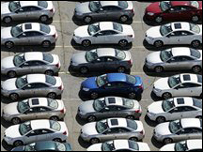 Teslimatı bekleyen GM arabaları