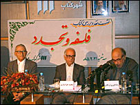 به ترتيب از سمت راست دکتر رضا داوری اردکانی، دکتر محمد خوانساری و دکتر کريم مجتهدی 