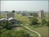 Tháp canh ở làng Tứ Lệ, Khai Bình