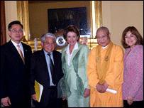 Các vị Đỗ Hoàng Điềm, Nguyễn Ngọc Bích, Nancy Pelosi, Thích Giác Đức và Loretta Sanchez