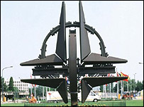 Символ НАТО у Брюсселі