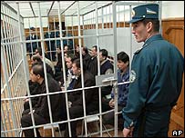 متهمان ناآرامی های انديجان در دادگاه عالی تاشکند - نوامبر 2005