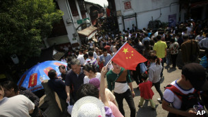 上海某旅游点游人如织（2/10/2012）