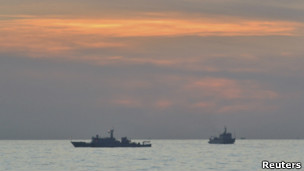 在黃岩島海域的中國官方船艇（資料圖片）