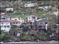 Estragos em Granada causados pelo furacão Ivan