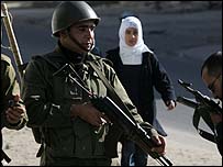 Força de segurança palestina patrulhando a Faixa de Gaza