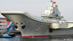中国第一艘航空母舰辽宁号抵达青岛航母基地（27/02/2013）