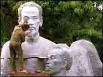 Tượng Hồ Chí Minh