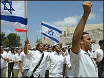 Gazze'den çekilme planını protesto eden göstericiler