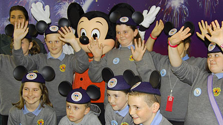 Mickey Mouse yn Eisteddfod yr Urdd y llynedd