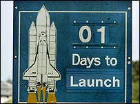 Placa indicando quantos dias faltavam para o lançamento