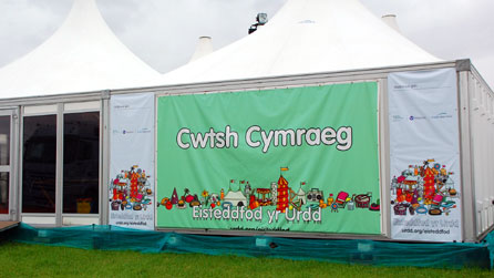 Pabell y Cwtch Cymraeg