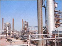 ظرفيت توليد بنزين در پالايشگاه های ايران به مراتب پايين تر از ميزان مصرف است