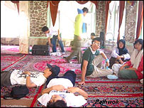 شهروندان کره ای در هرات (عکس از خبرگزاری پژواک)