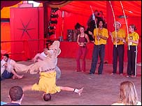 Circo do Lost Vagueness em Glastonbury