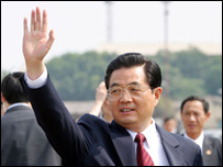 Ông Hồ Cẩm Đào tới sân bay Nội Bài