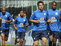 Adriano, Robinho, Fred e Juan em treino em Weggis