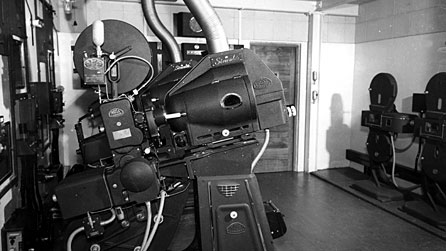 Photograph of a camera from the 1940s