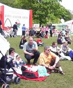 Beth gwell na phicnic ar y Maes?