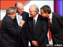 O presidente Luiz Inácio Lula da Silva, o rei Juan Carlos, da Espanha, o escritor mexicano Carlos Fuentes e o primeiro-ministro espanhol José Luis Rodríguez Zapatero
