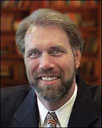 Steven Beckwith, diretor do projeto do Hubble