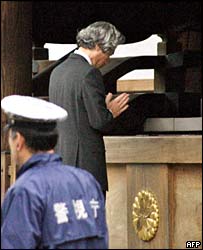 Ông Koizumi tại đền tử sĩ Yasukuni