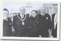 Y Maer, Cyng Glyn Jones a'r Cyng Phil Edwards gyda'r heddlu