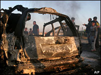 Carro destruído em ataque israelense