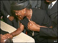 Corpo de Roche é velado no Haiti