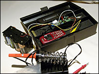 कनाडा में छापे में बरामद किया गया उपकरण