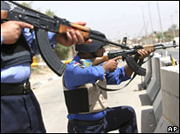 बसरा में इराक़ी सैनिक