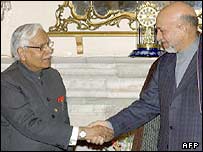 حامد کرزی و نتور سينگ (سمت چپ)