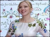 मडोना अब बच्चों को ज़िंदगी के गुर सिखा रही हैं