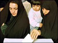 Cử tri Iran đi bầu