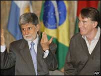O Ministro das Relações Exteriores, Celso Amorim, e o comissário de Comércio da União Européia, Peter Mandelson, neste domingo no Rio de Janeiro