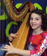 Glain o Ysgol Gynradd y Garnedd - cyntaf -  Unawd Telyn.