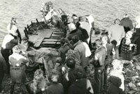 Codi Cwch Padarn o'r llyn.