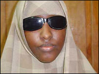 امينه بينايی اش را در درگيری های قومی از دست داده است