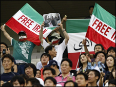 Иранские футбольные болельщики 