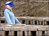 کارگران زن کوره پزخانه