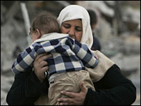 Saldırıların mağduru bir anne ve çocuğu