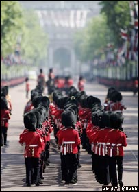 Desfile em comemoração aos 80 anos da rainha