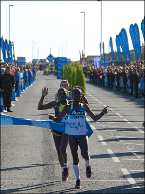 Winners of the elite women's race in the 2008 Great North Run