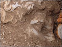 A estátua estava a uma profundidade de cinco metros