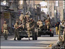 قوات باكستانية