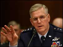 O chefe do gabinete militar dos Estados Unidos, Richard Myers